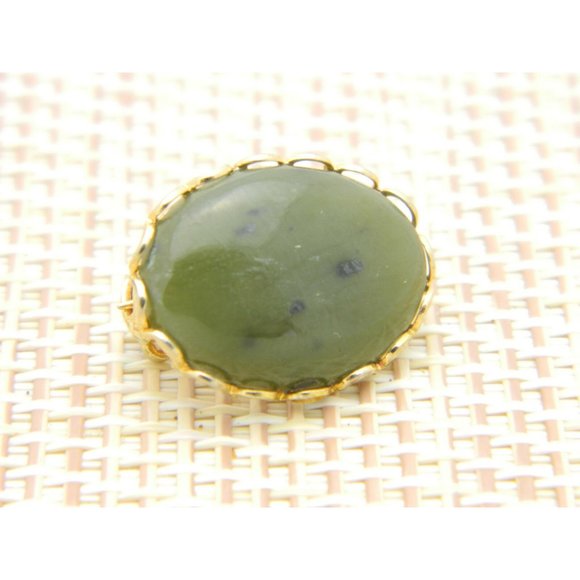 Vintage Jewelry - Green Agate Stone Oval Gold Tone Pin Brooch Vintag